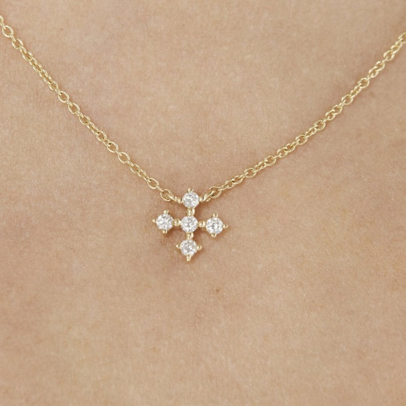 Collares TOUS Cross necklace with 0.08ct of diamonds Les Classiques Mujer Dorados | 5297EQLAD